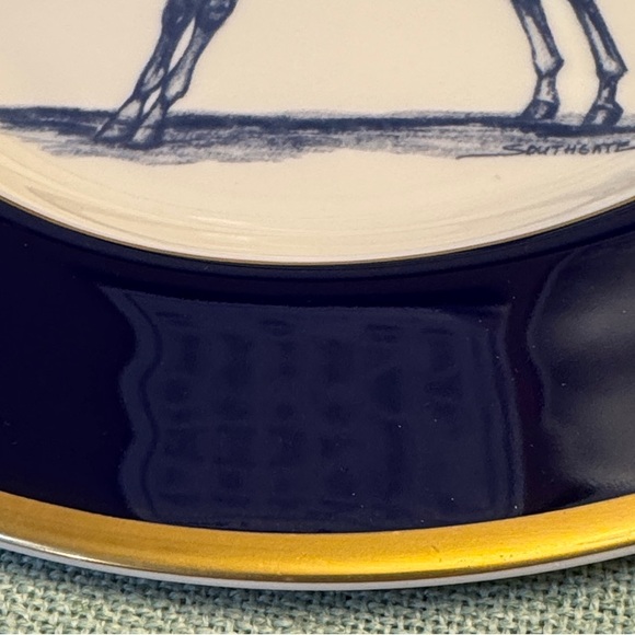 Elegant Blue and Gold Horse Design Plates - Picture 8 of 15